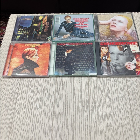 Lot of 5 famous David Bowie CDs - Picture 1 of 8